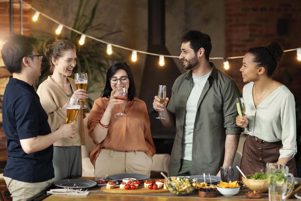 restaurant-party-celebration-dinner-birthday-party-family-gathering-friends-celebration-restaurant-event-1718844-pxhere.com