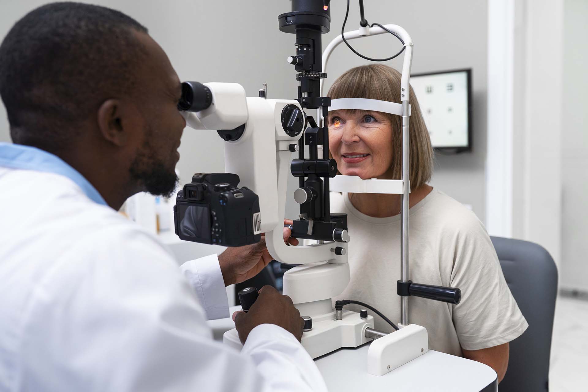 eye-test-ophthalmology-vision-test-eye-care-medical-equipment-optician-1708608-pxhere.com
